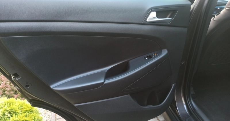 Hyundai Tucson cena 71900 przebieg: 77700, rok produkcji 2016 z Łask małe 596